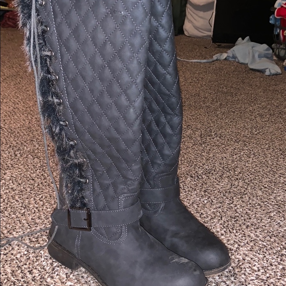 Grey fur boots